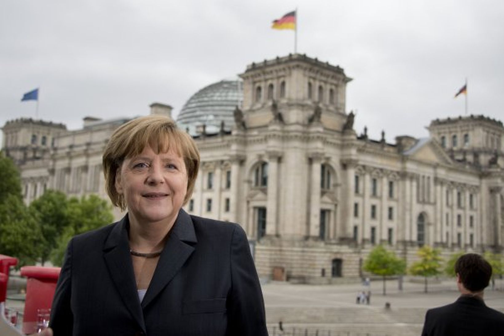 Angela Merkel fyrir utan Bundestag, hús neðri deildar þýska þingsins