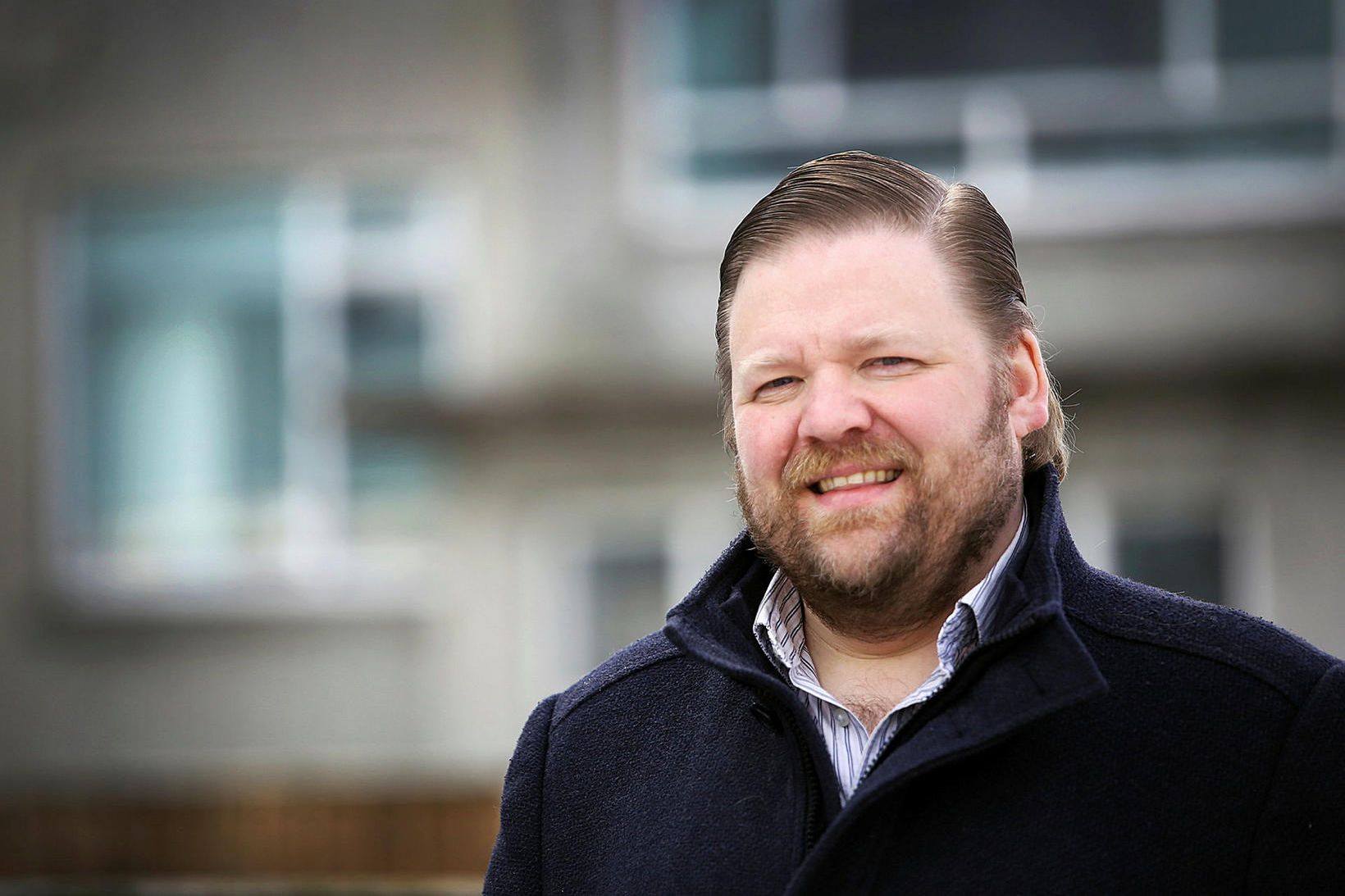 Enda er þetta svört kómedía