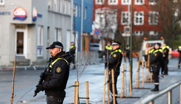 Myndir: Vopnuð lögregla í miðborginni