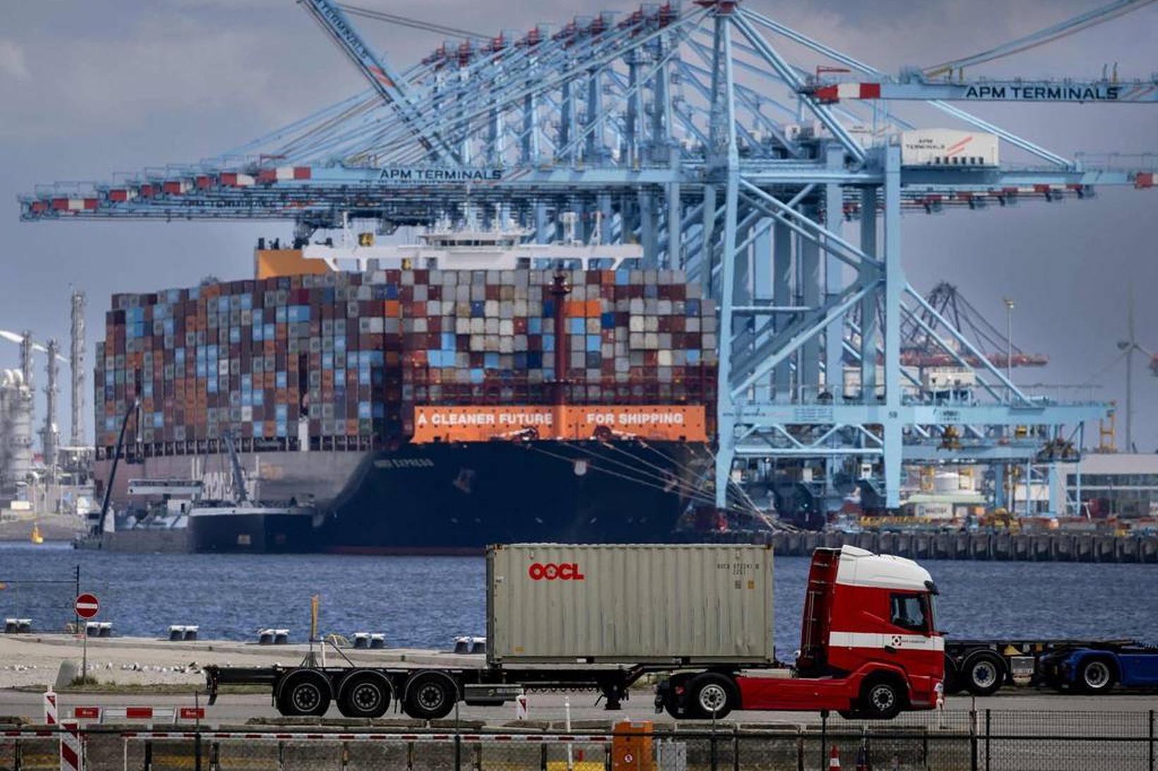 Gámar af fiski strand í Evrópu