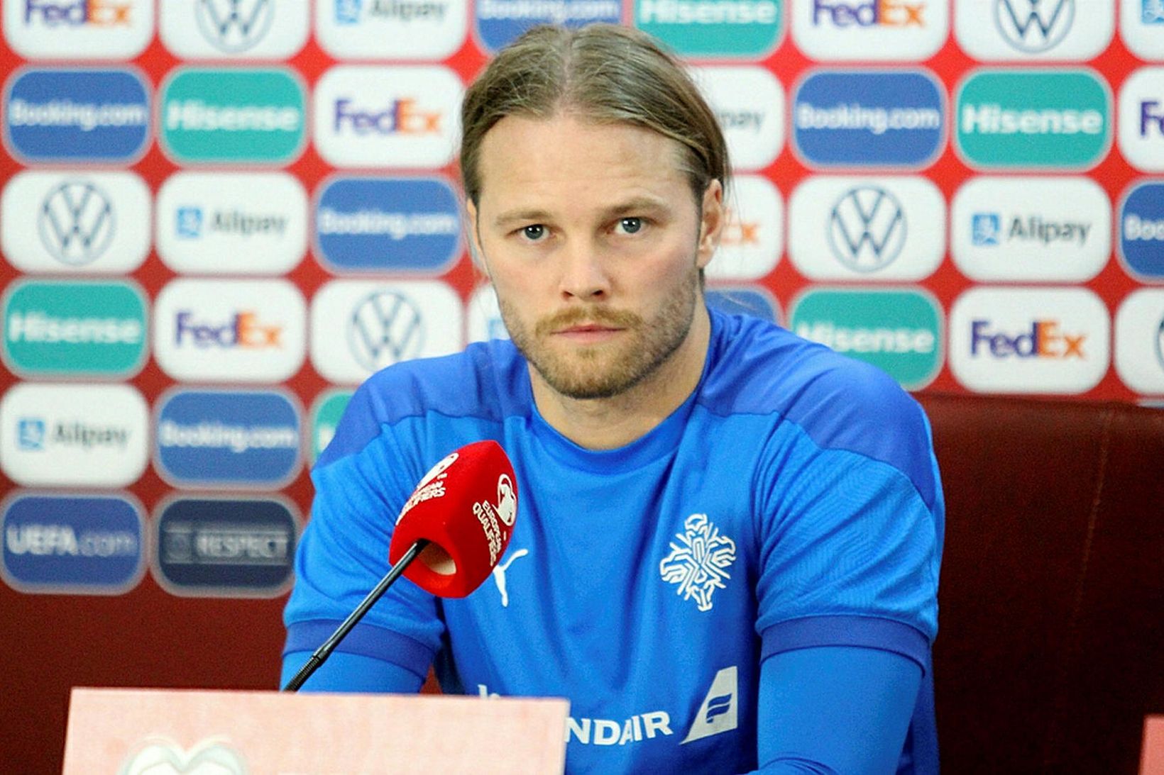 Birkir Bjarnason á blaðamannafundinum í Skopje í dag.