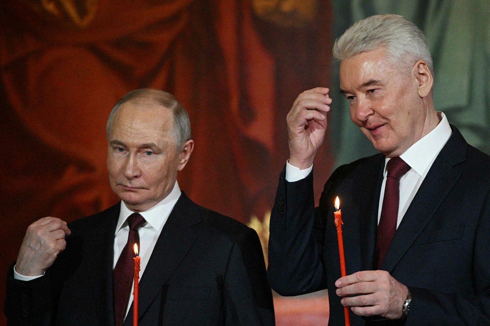 Vladimír Pútín Rússlandsforseti og Sergei Sobíanin, borgarstjóri Moskvu, í páskamessu …