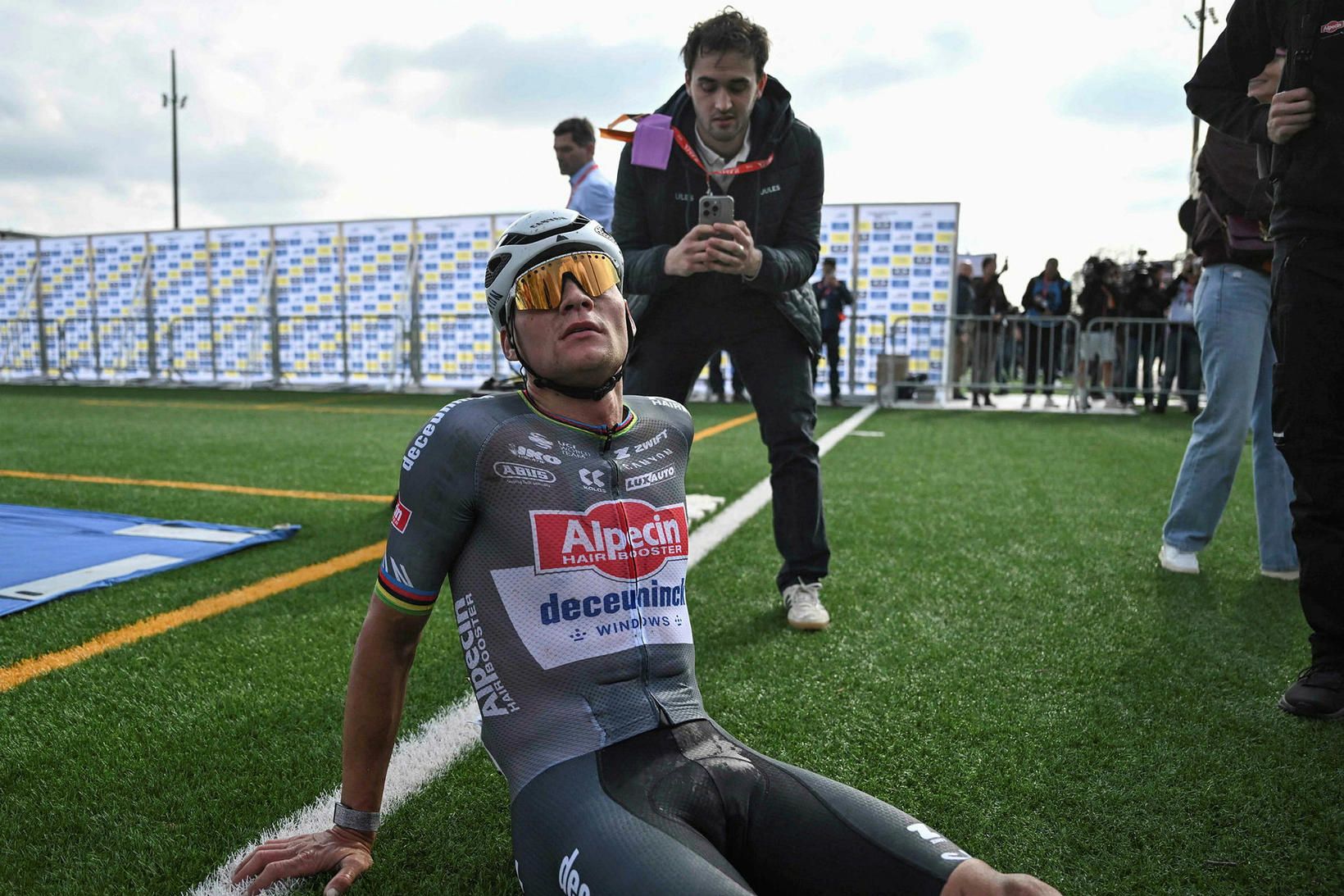 Mathieu van der Poel eftir sigurinn á sunnudag.