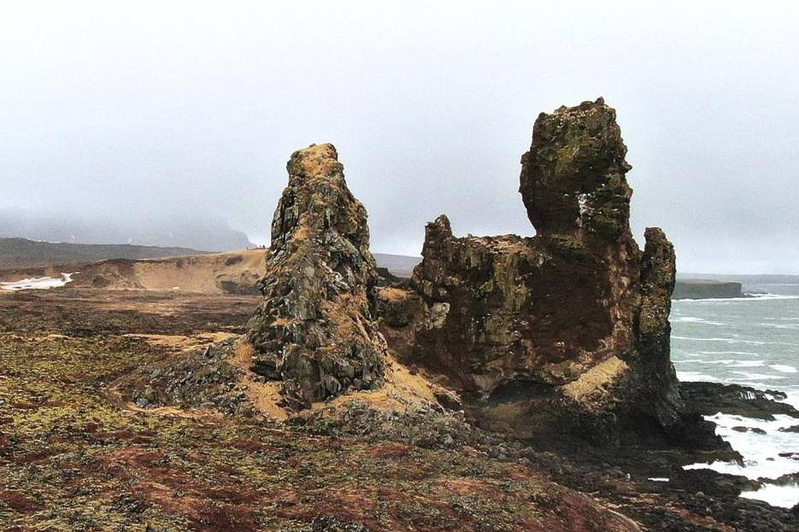 Lóndrangar er magnaður staður í Snæfellsjökulsþjóðgarði.