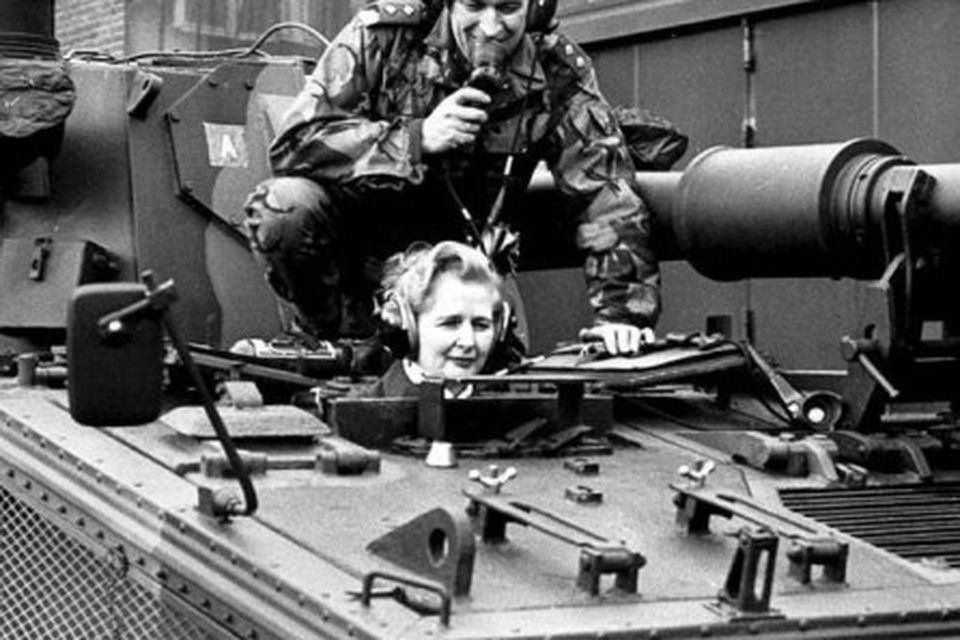 23. janúar 1976. Thatcher í skriðdreka ásamt herforingjanum Parradine í Vestur-Þýskalandi.