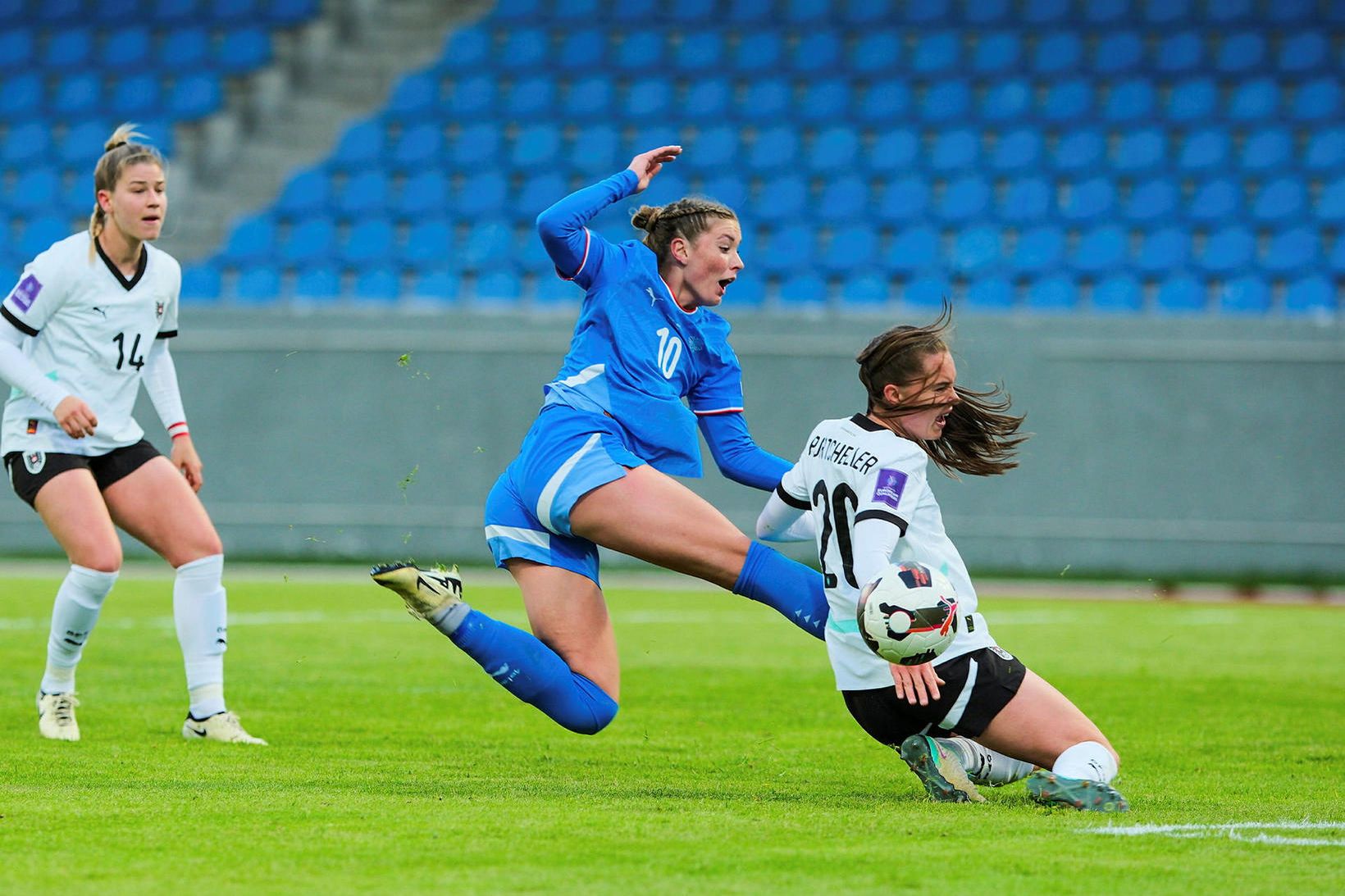 Karólína Lea Vilhjálmsdóttir er í miklum toppslag með Leverkusen.