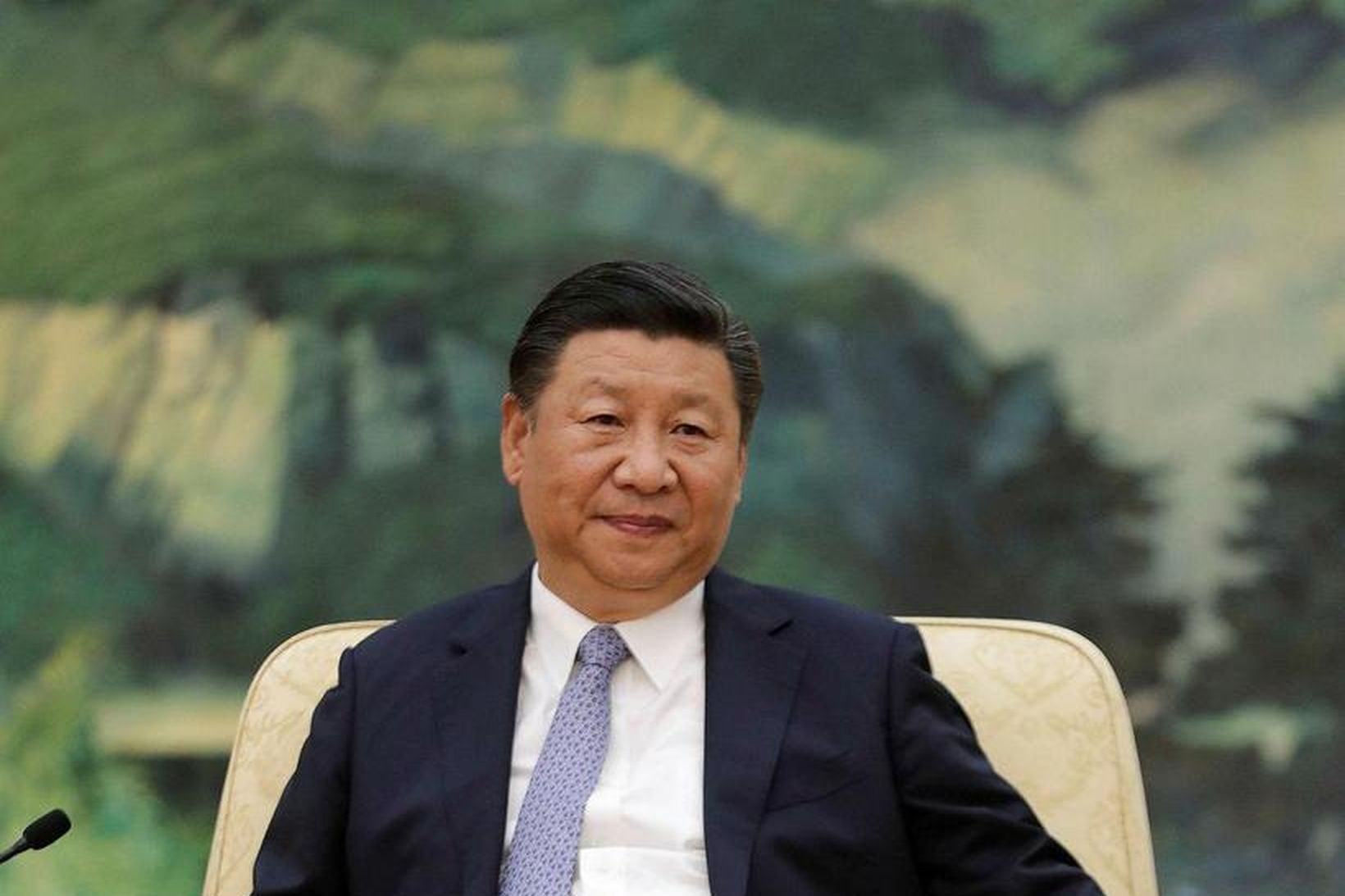 Xi Jinping var afslappaður á fundi í Höll fólksins í …