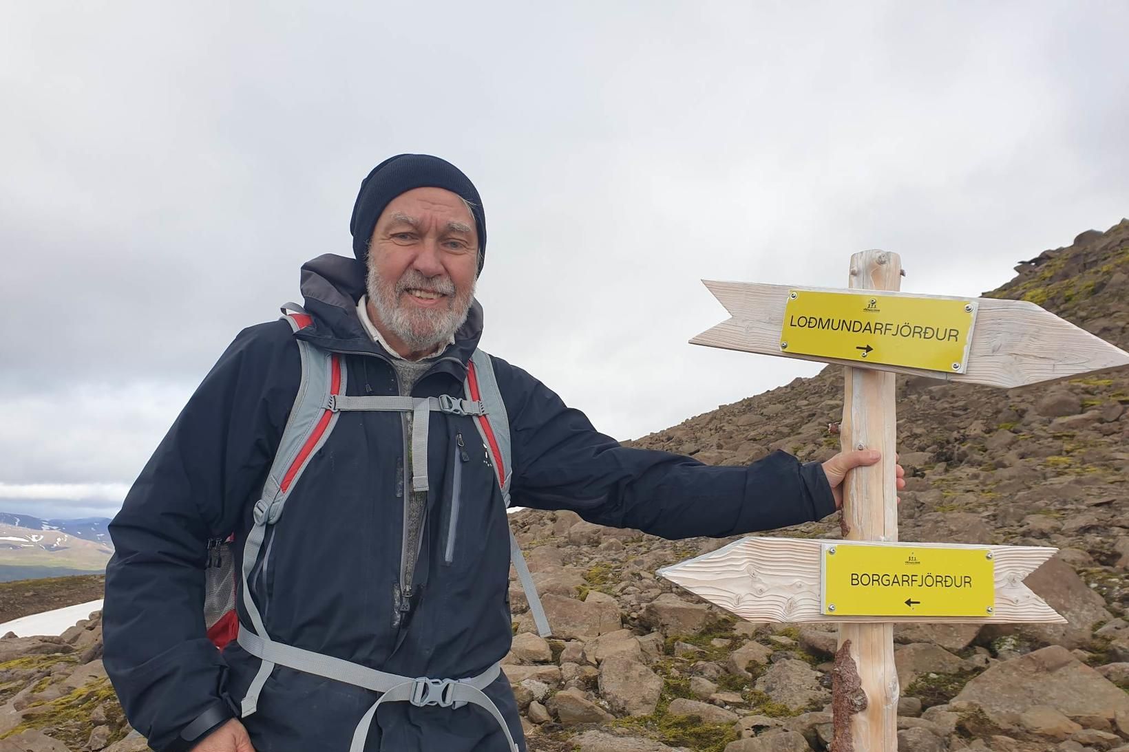 Jörundur Garðarsson er duglegur að stunda fjallgöngur, 75 ára gamall, …