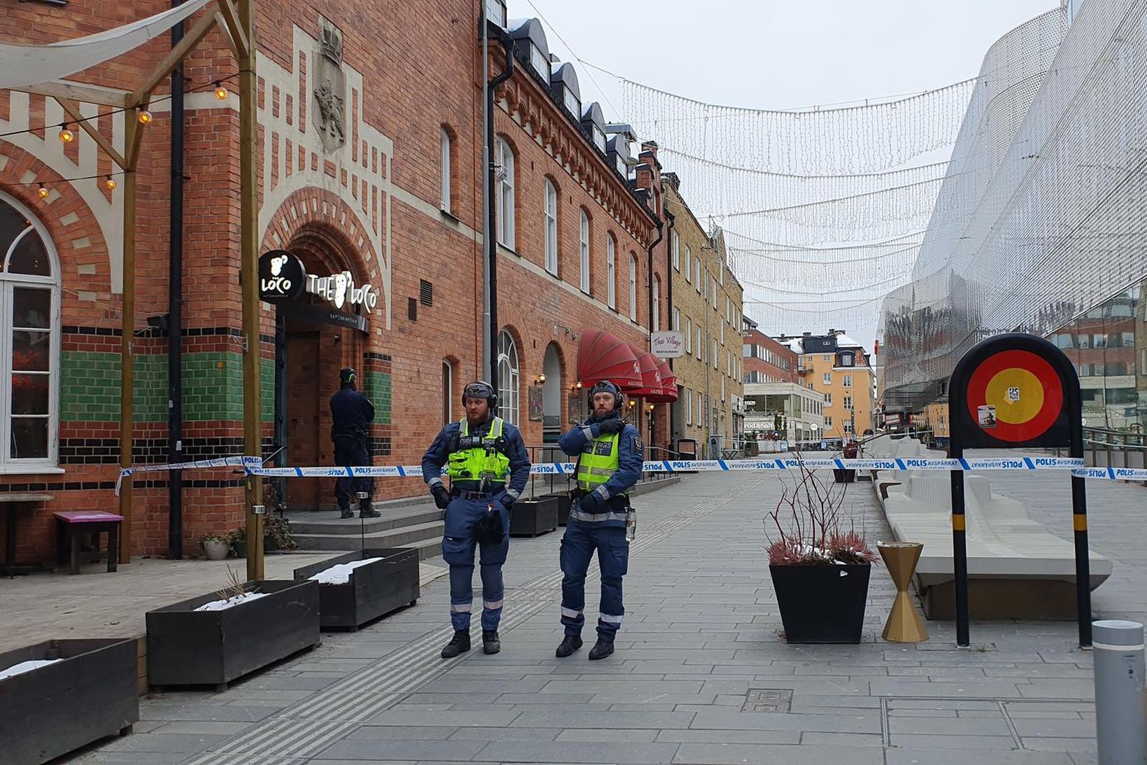 Lögreglan hefur lokað svæðinu í kringum Forumgallerian í Uppsala.