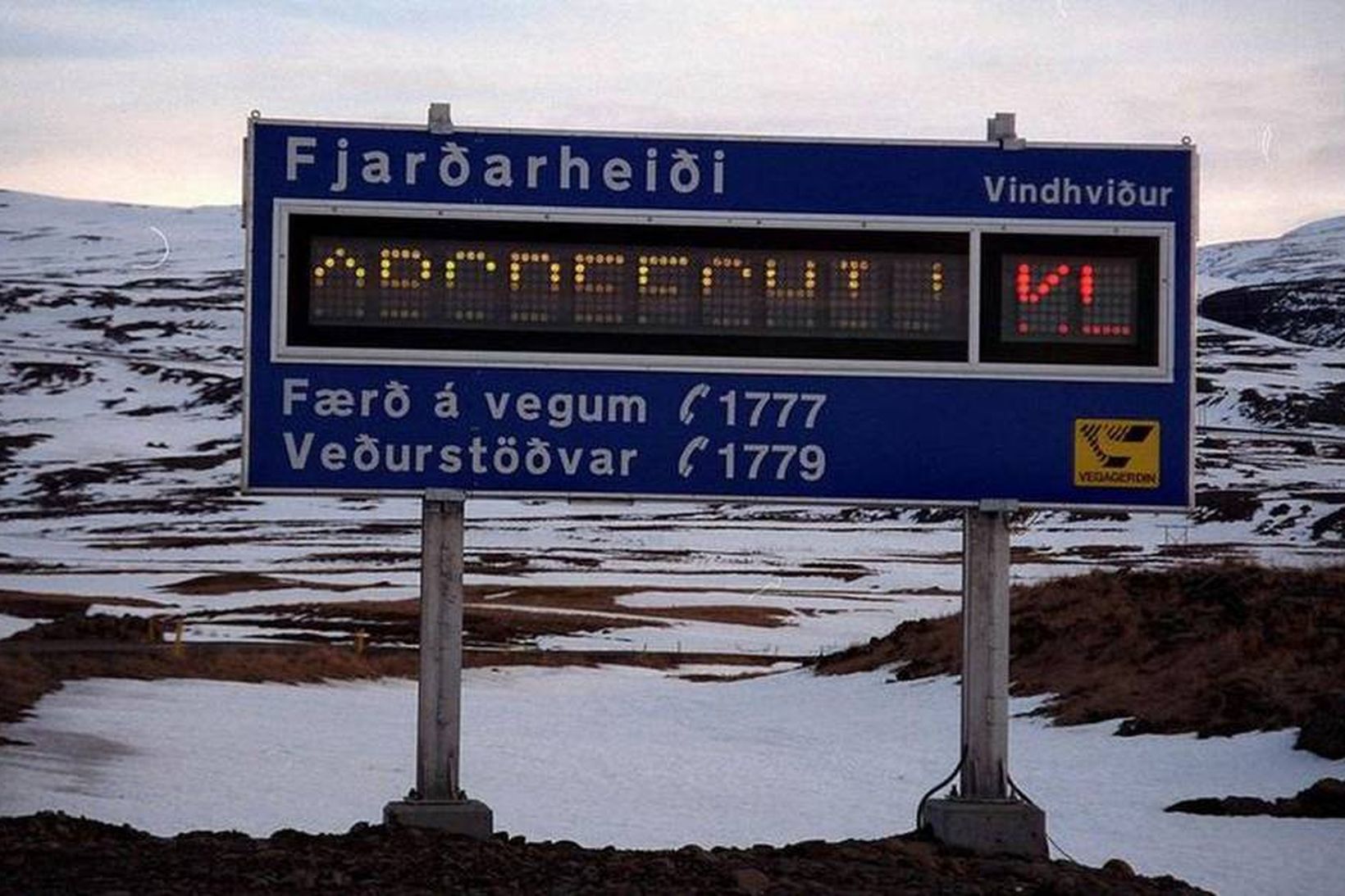 Víða ófært og vantar göngin