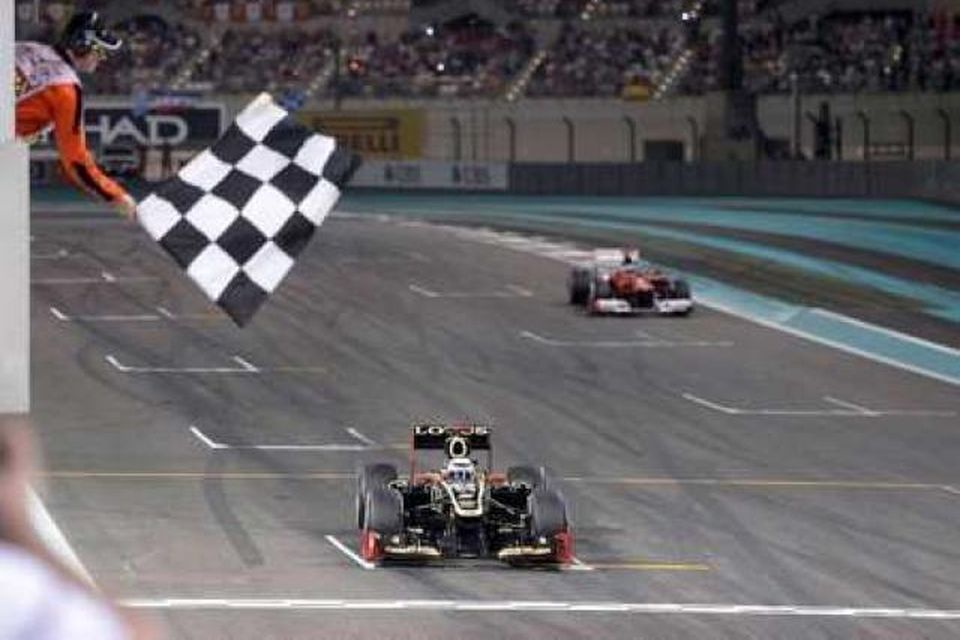 Räikkönen ekur yfir endamarkið í Abu Dhabi, Alonso skammt á eftir.