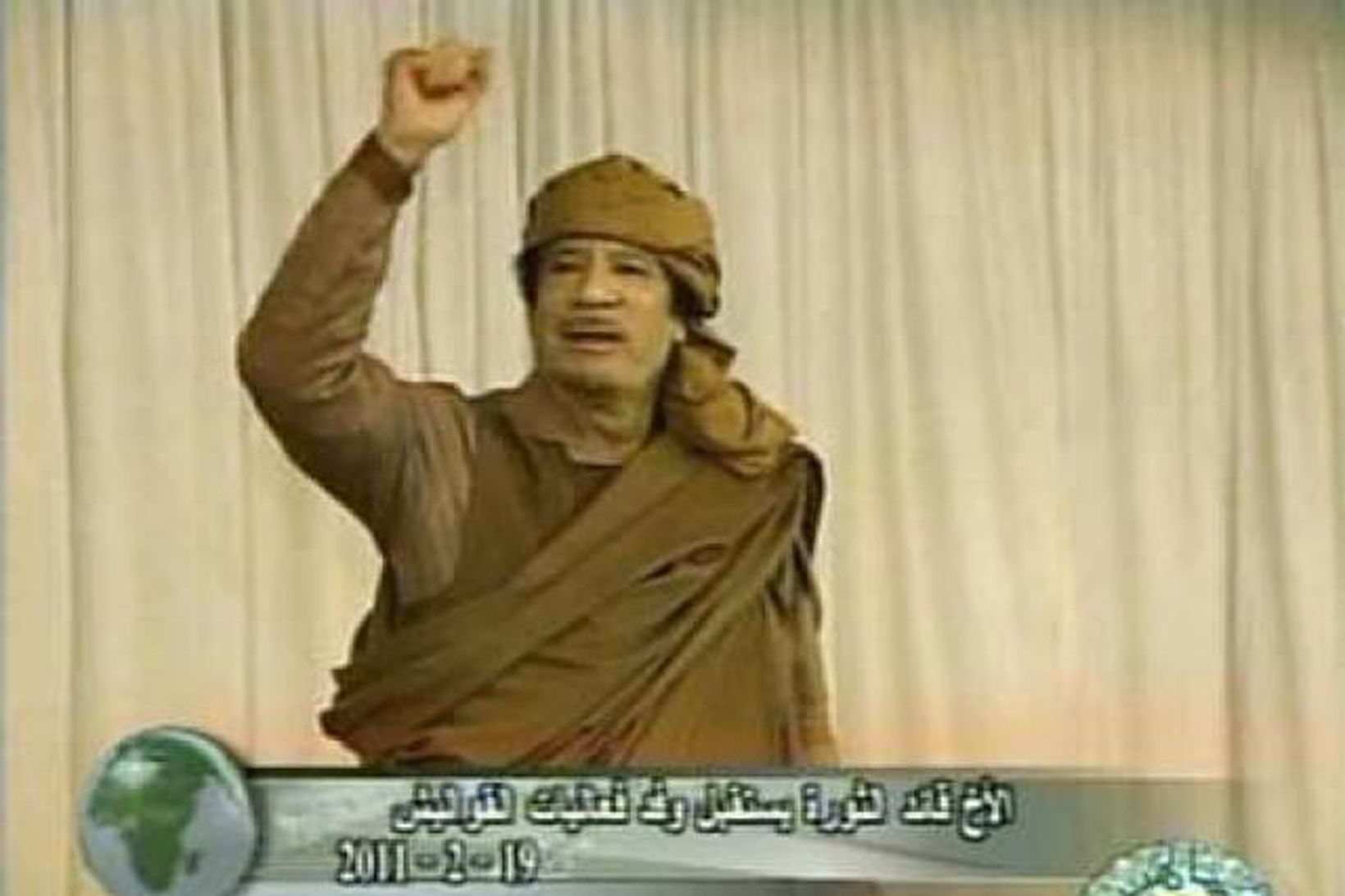 Múammar Gaddafi á fundi í Tripoli í gær.