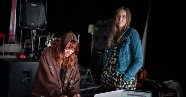 Jónína Rebekka Alfreðsdóttir og Esther Ýr Þorvaldsdóttir verða leiðbeinendur á námskeiðinu.