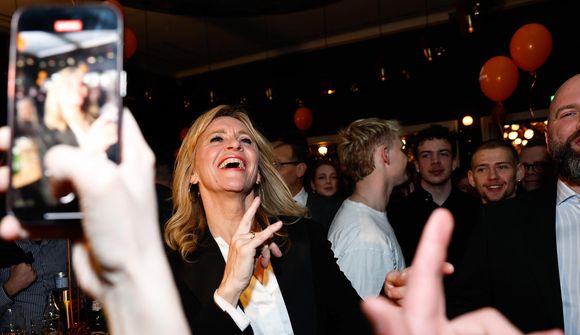 Ríkisstjórnin rassskellt