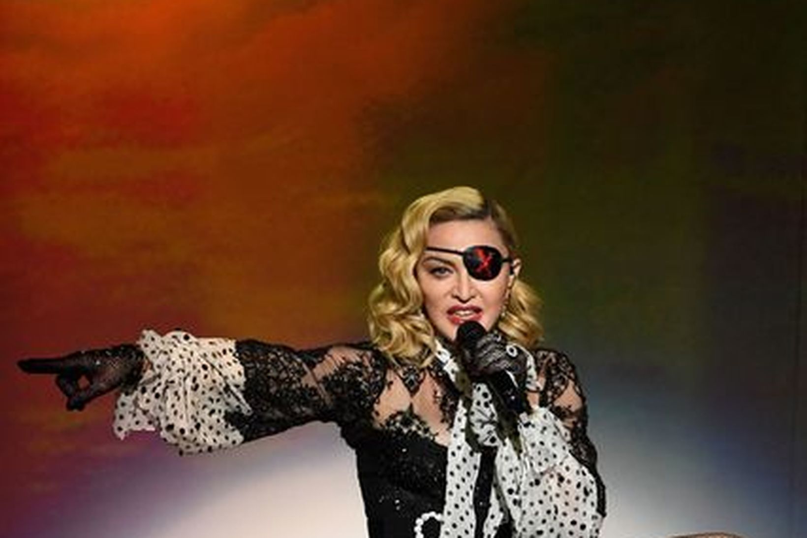 Madonna sýnir kunnuglega takta á Billboard tónlistarverðlaunahátíðinni í maí á …