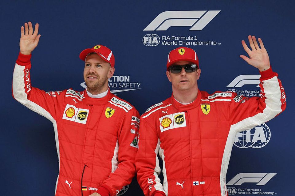Þriðja mótið í röð heinoka Sebastian Vettel (t.v.) og Kimi Räikkönen fremstu rásröðina, sem þeir …