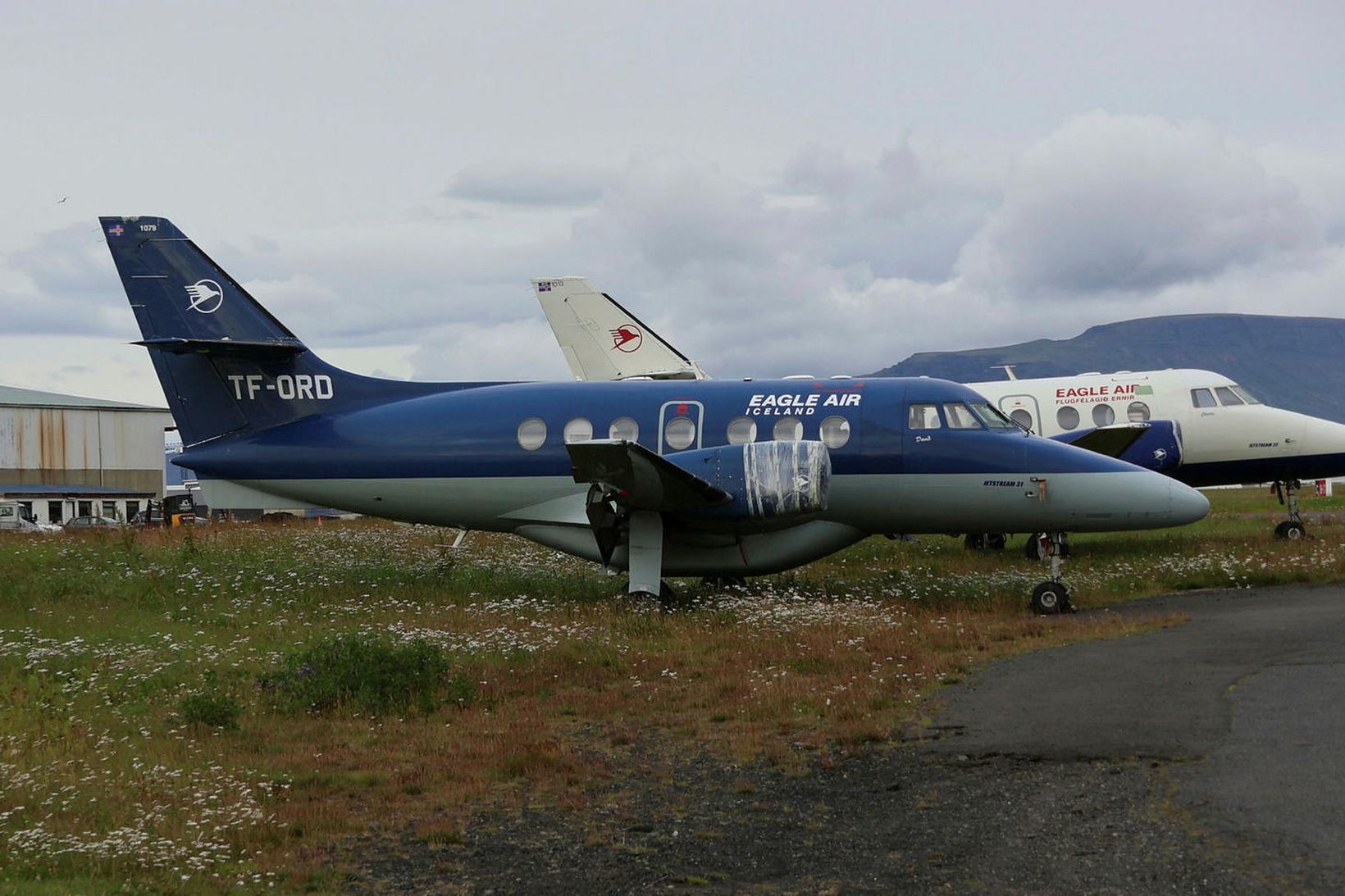 Flugvélar Ernis, sem nú hefur verið lagt, á geymslusvæði Reykjavíkurflugvallar.