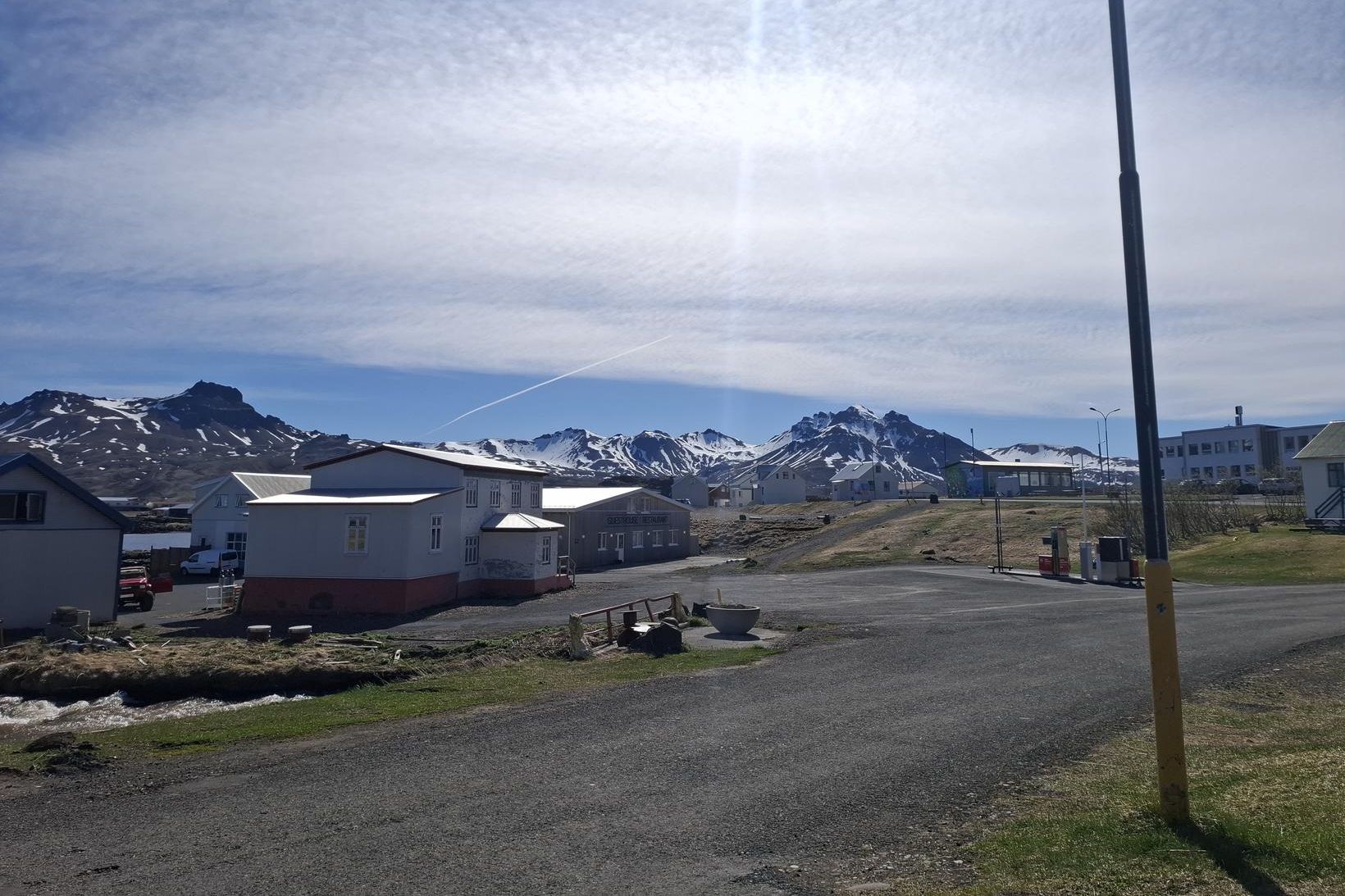 Bakkagerði í blíðu dagsins.