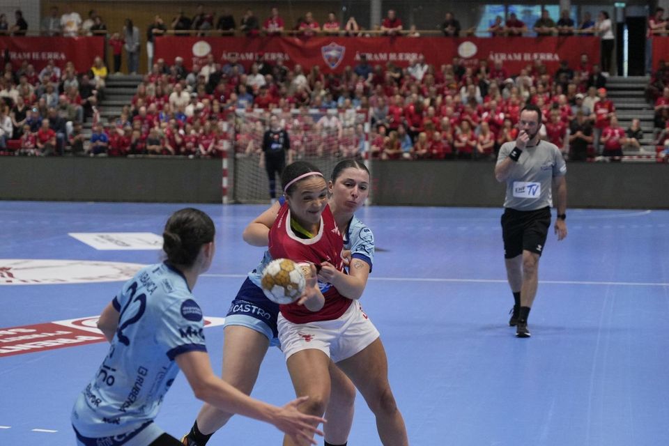 Lovísa Thompson í baráttunni í dag.
