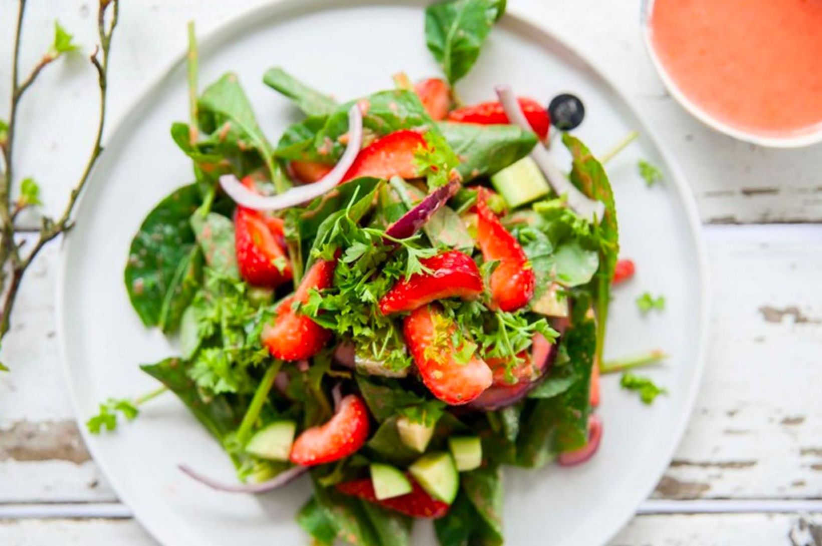 Salat vikunnar: Sumarsalat með jarðarberjadressingu