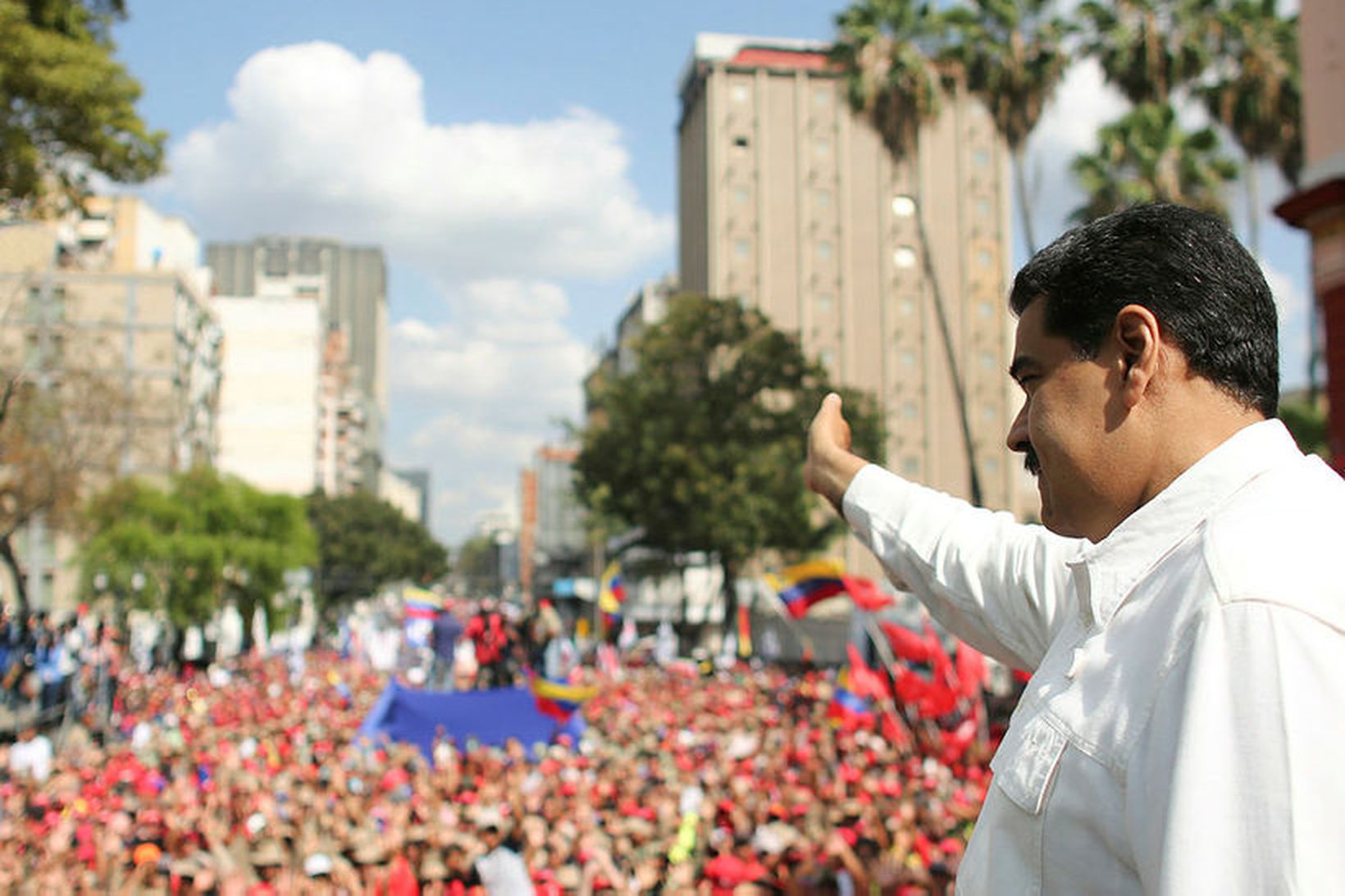 Nicolas Maduro forseti Venesúela ávarpar stuðningsmenn sína við forsetahöllina í …