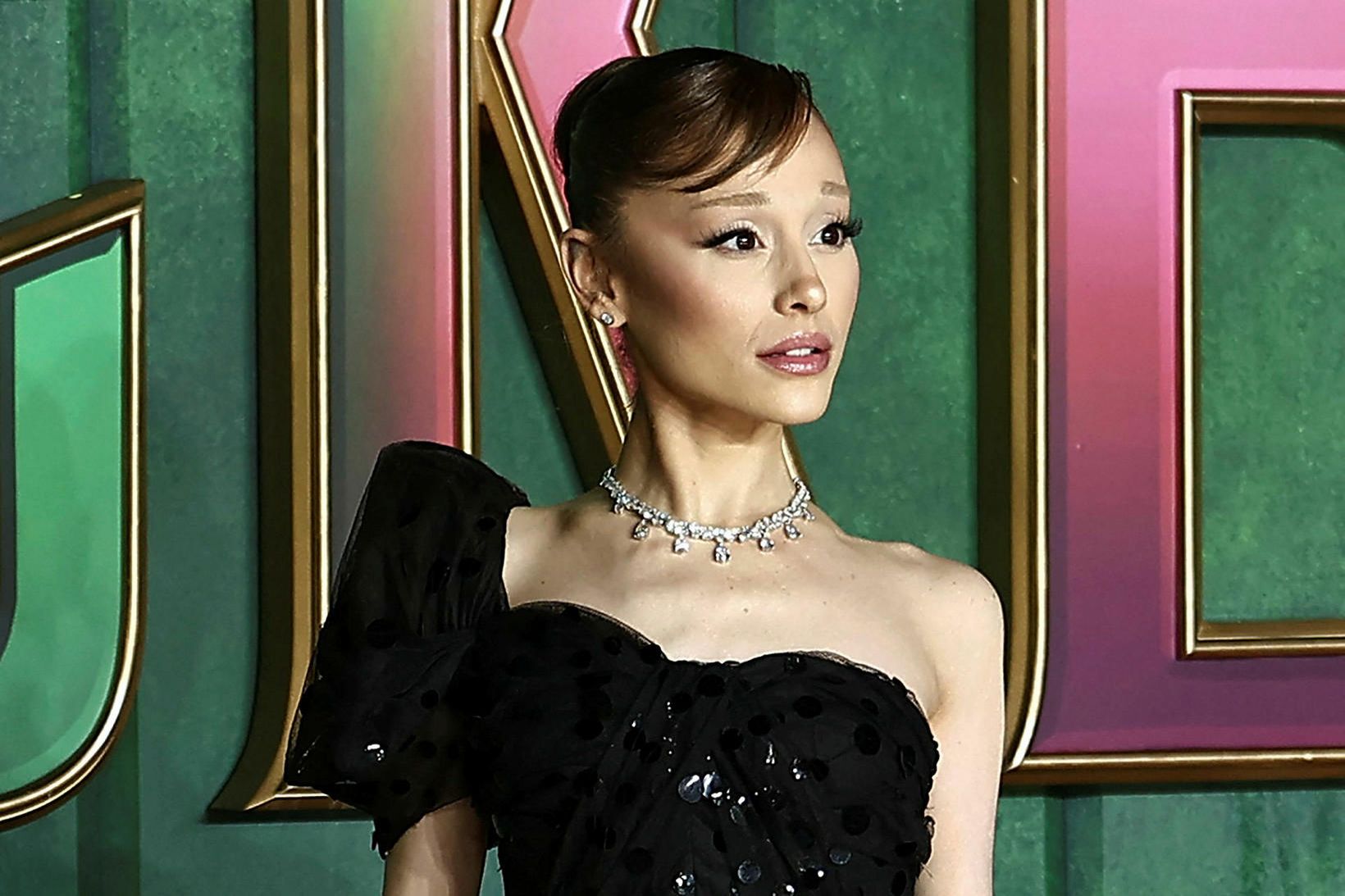 Kom á óvart í 73 ára gömlum kjól