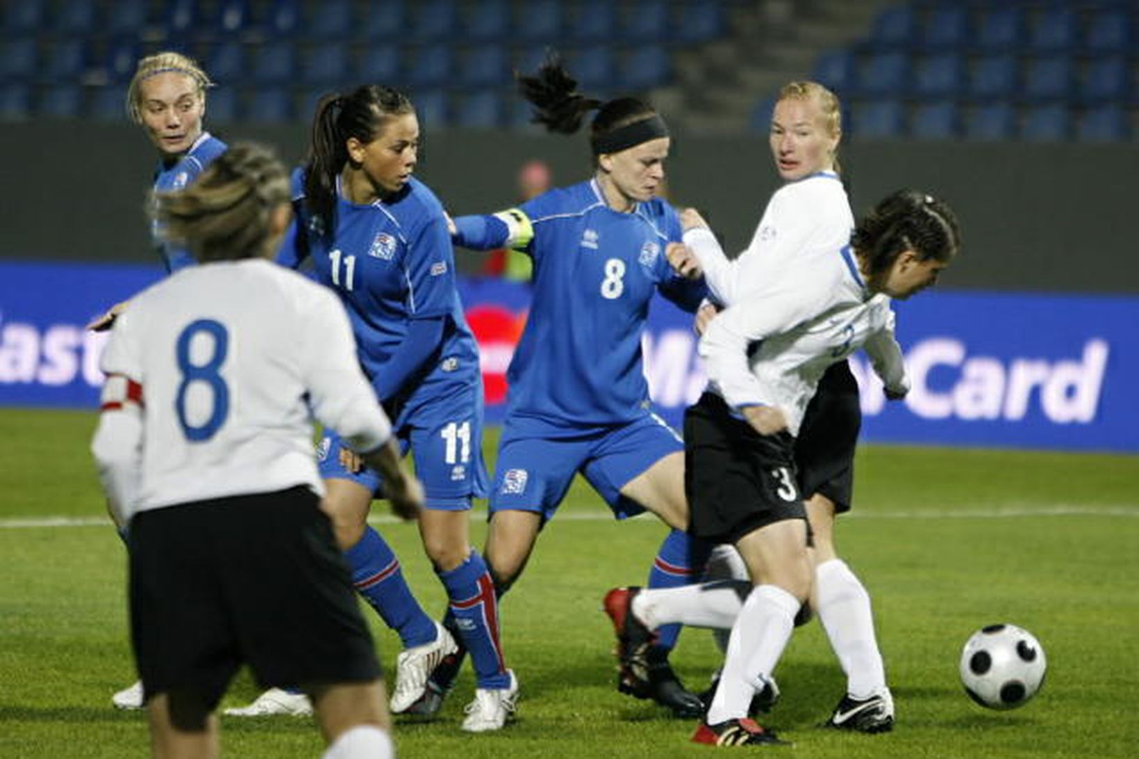 Margrét Lára Viðarsdóttir, Sara Björk Gunnarsdóttir og Katrín Jónsdóttir í …