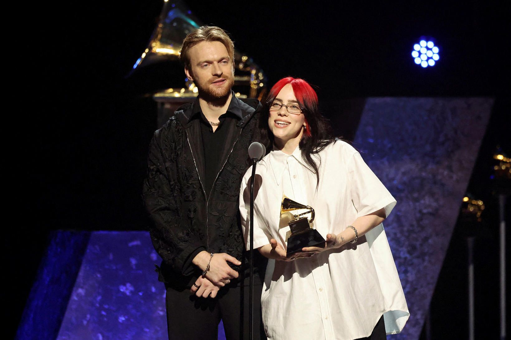 Finneas og Billie Eilish hlutu verðlaun fyrir lagið What was …