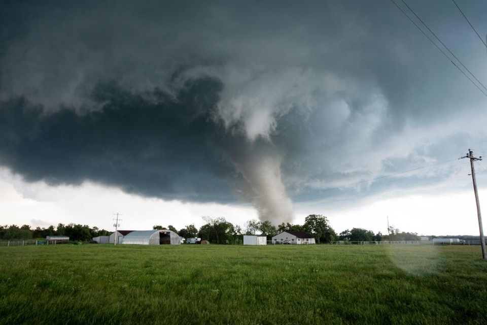 Skýstrókur á ferð í Oklahoma í maí. Krafturinn í slíkum veðurfyrirbrigðum er gríðarlegur og getur …