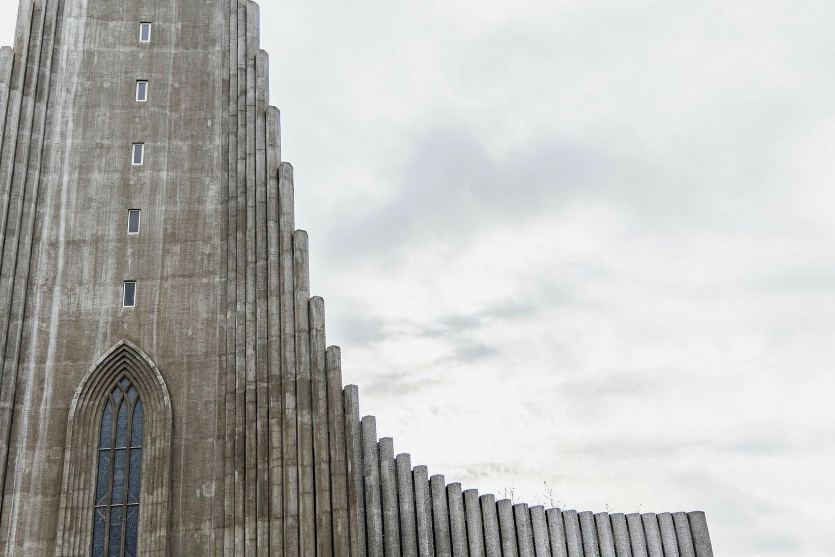 Verðbólgan er á niðurleið miðað við spá bankans.