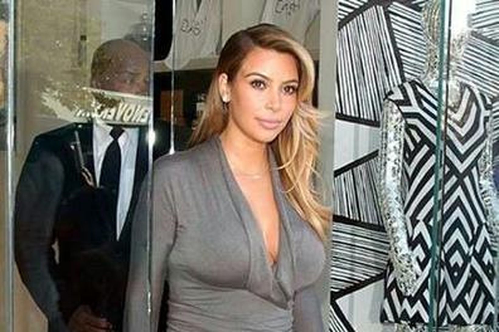 Kim Kardashian er með stóran og lögulegan afturenda.