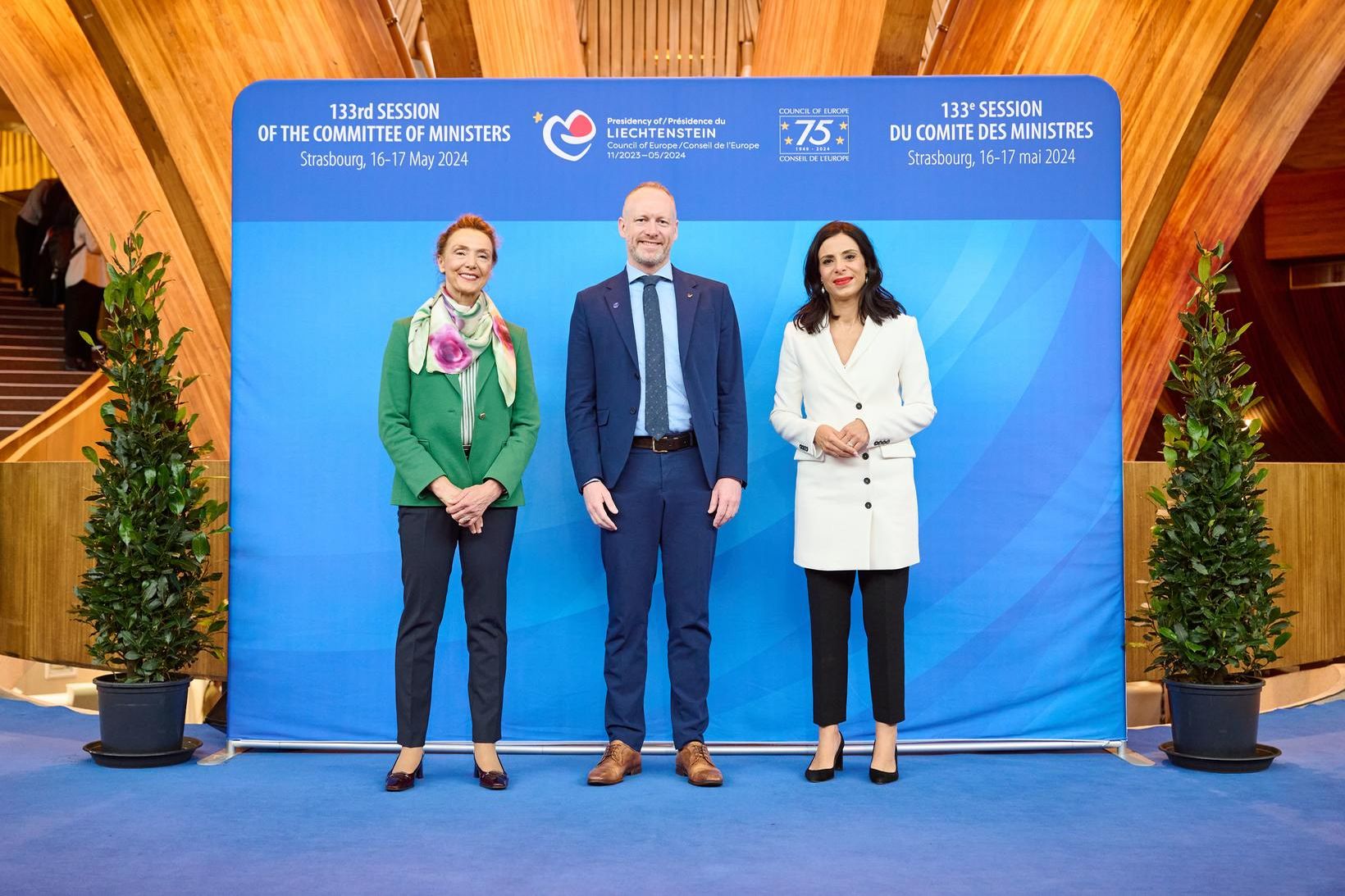 Guðmundur ásamt Dominique Hasler, utanríkisráðherra Liechtenstein, og Marija Pejcinovic Buric, …