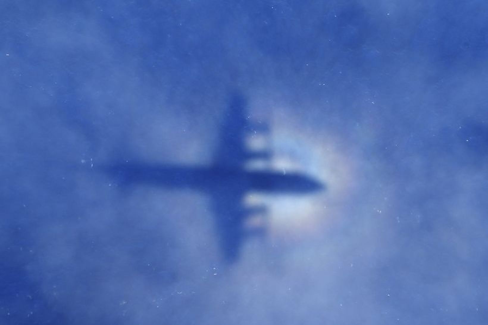 MH370 var á leið frá Kuala Lumpur til Peking. Hún …