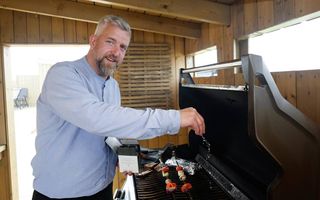 Þórir Erlingsson elskar að grilla í öll mál og er með grillhús í garðinum þannig …