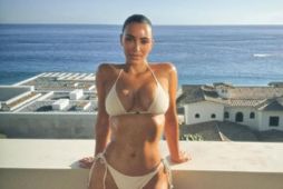 Kim Kardashian er í þrusuformi.