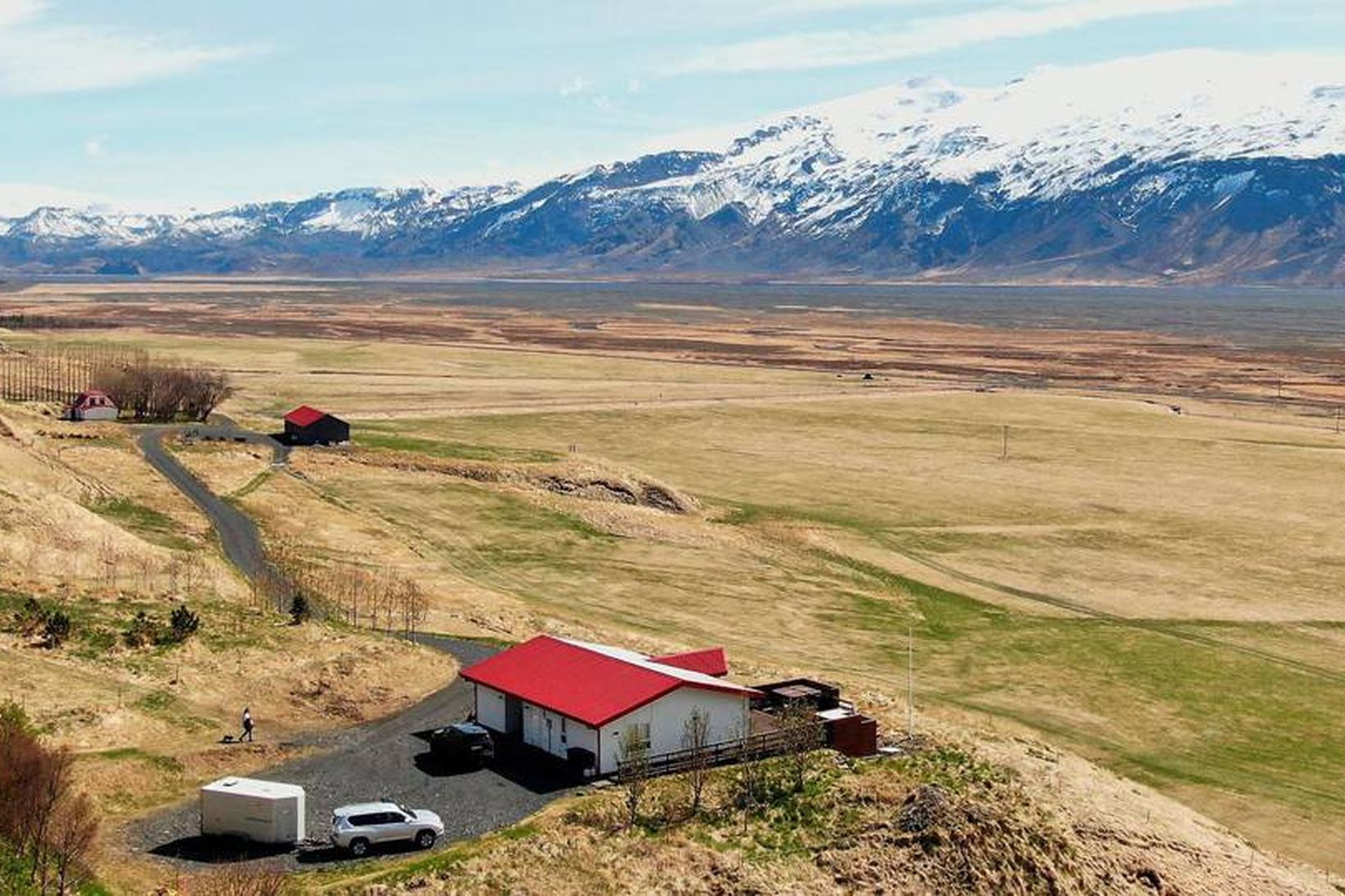 Explora-hótelið verður byggt í Tindfjallahlíð sem er efst til vinstri …