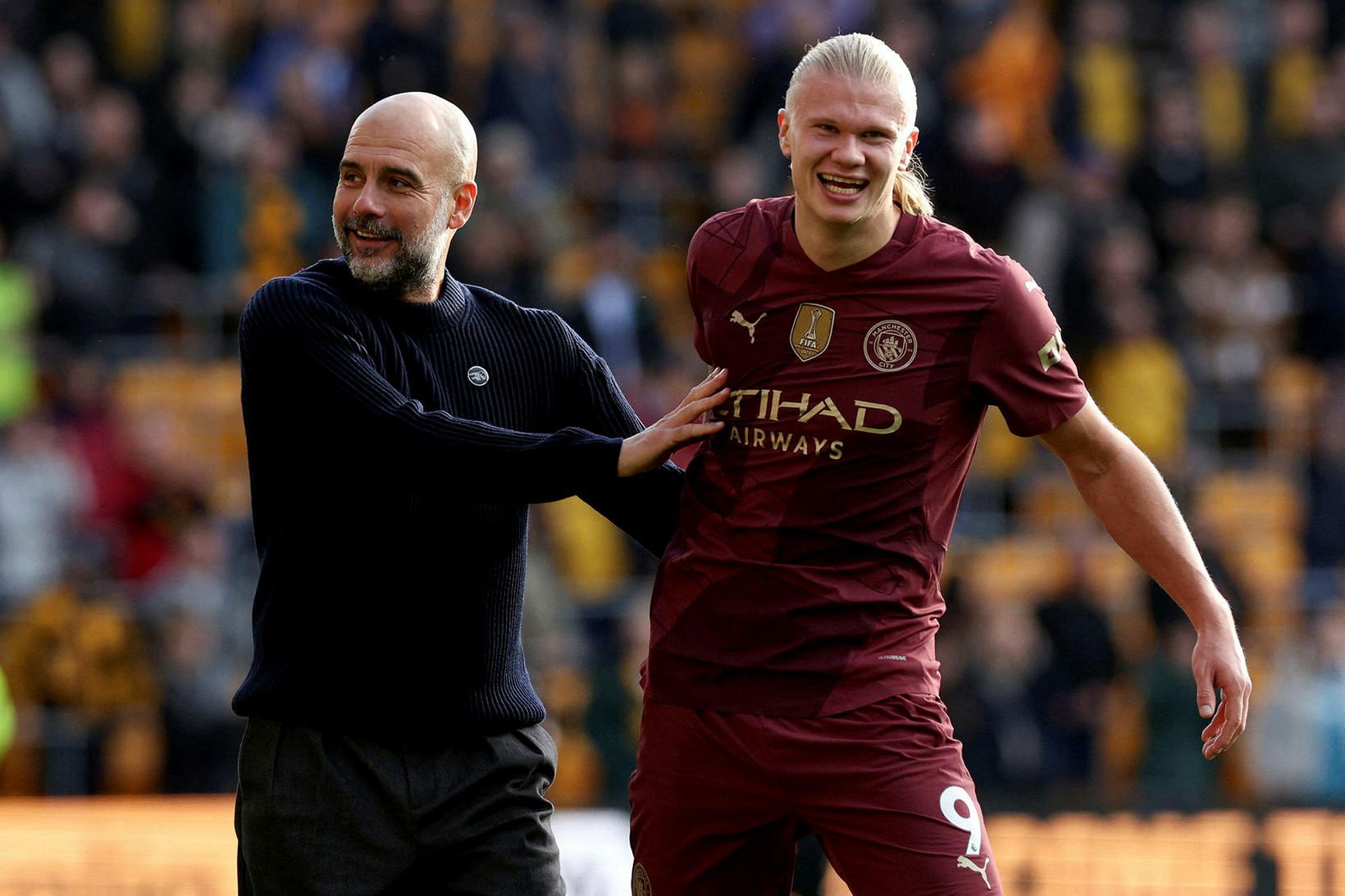 Pep Guardiola og Erling Haaland kátir eftir leikinn í dag.