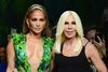 Prada skrefi nær kaupum á Versace