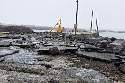 Rocks from the harbor yard were thrown onto the pier and the asphalt has been badly damaged.