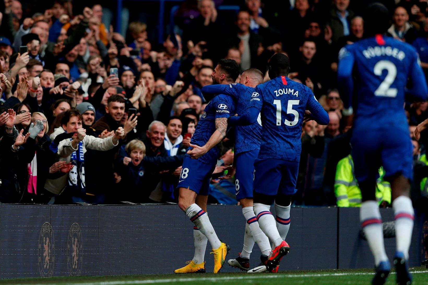 Leikmenn Chelsea fagna einu marka sinna á Stamford Bridge í …