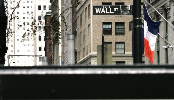 Lítilsháttar lækkun á Wall Street