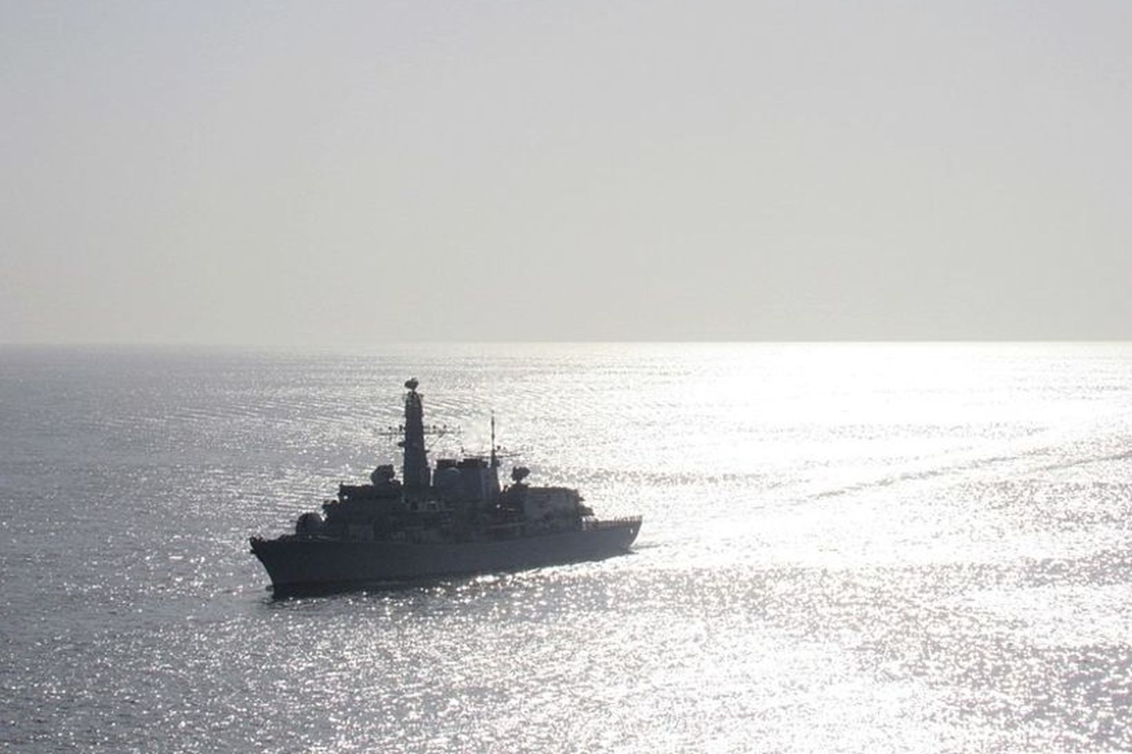 Breska freigátan HMS Sutherland.