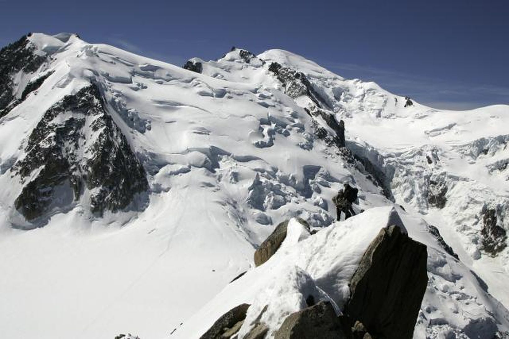 Snjóflóðið féll skammt frá Mont Blanc.