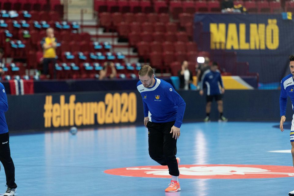 Aron Pálmarsson hitar upp í dag.