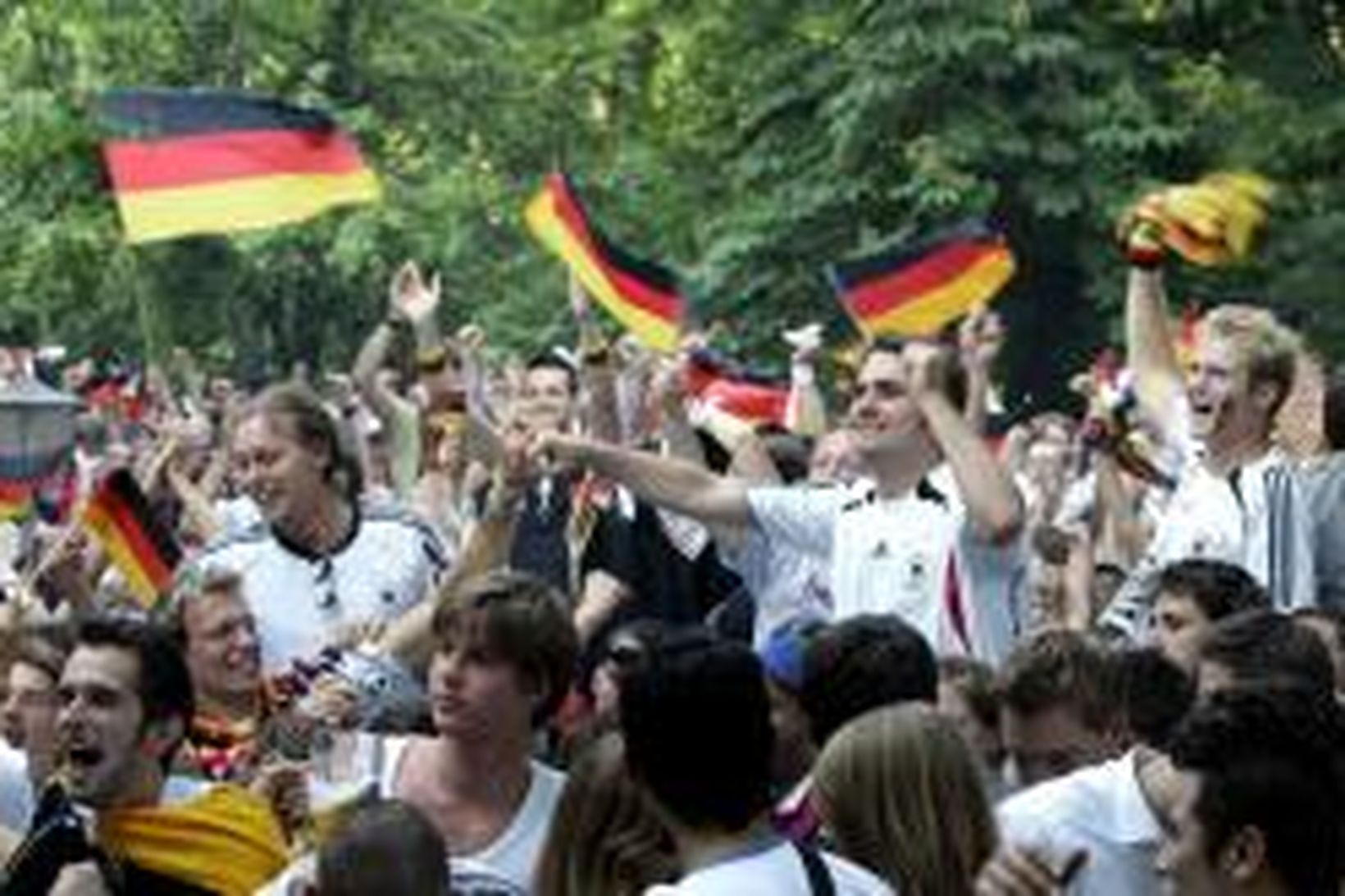 Þjóðverjar fagna í München í dag.