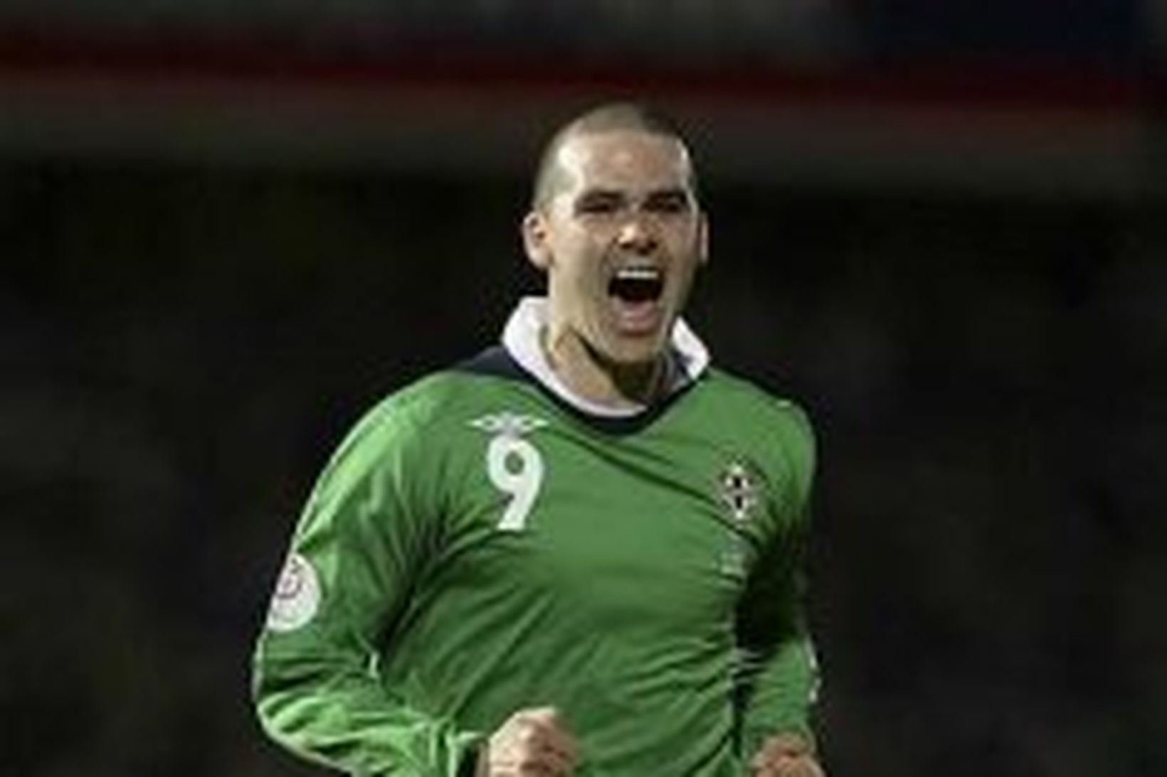 David Healy var enn og aftur á skotskónum.