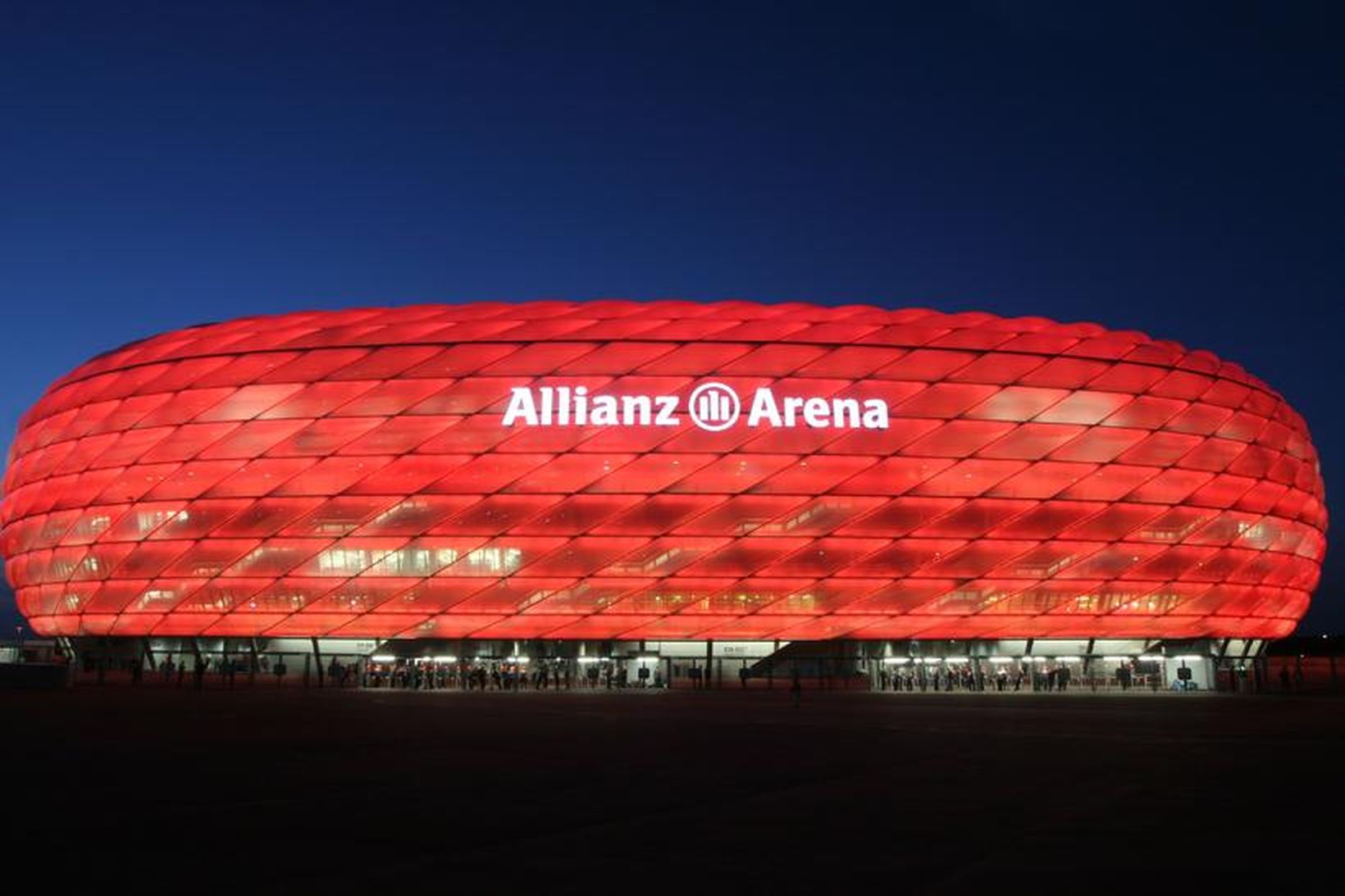 Allianz Arena leikvangurinn glæsilegi í München,