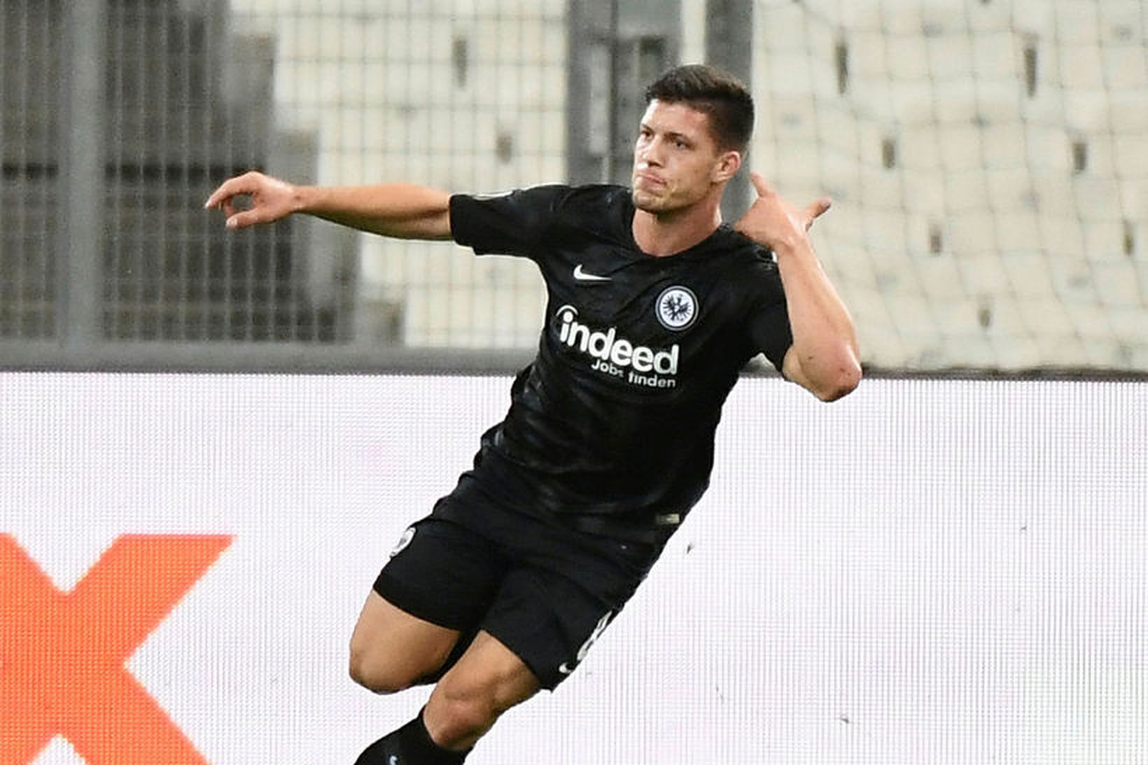 Luka Jovic fagnar marki fyrir Eintracht Frankfurt.