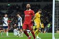 Sáttur Mohamed Salah fagnar seinna marki sínu fyrir Liverpool á Tottenham Hotspur-leikvanginum í London í gær, þegar hann kom liðinu í 5:1.