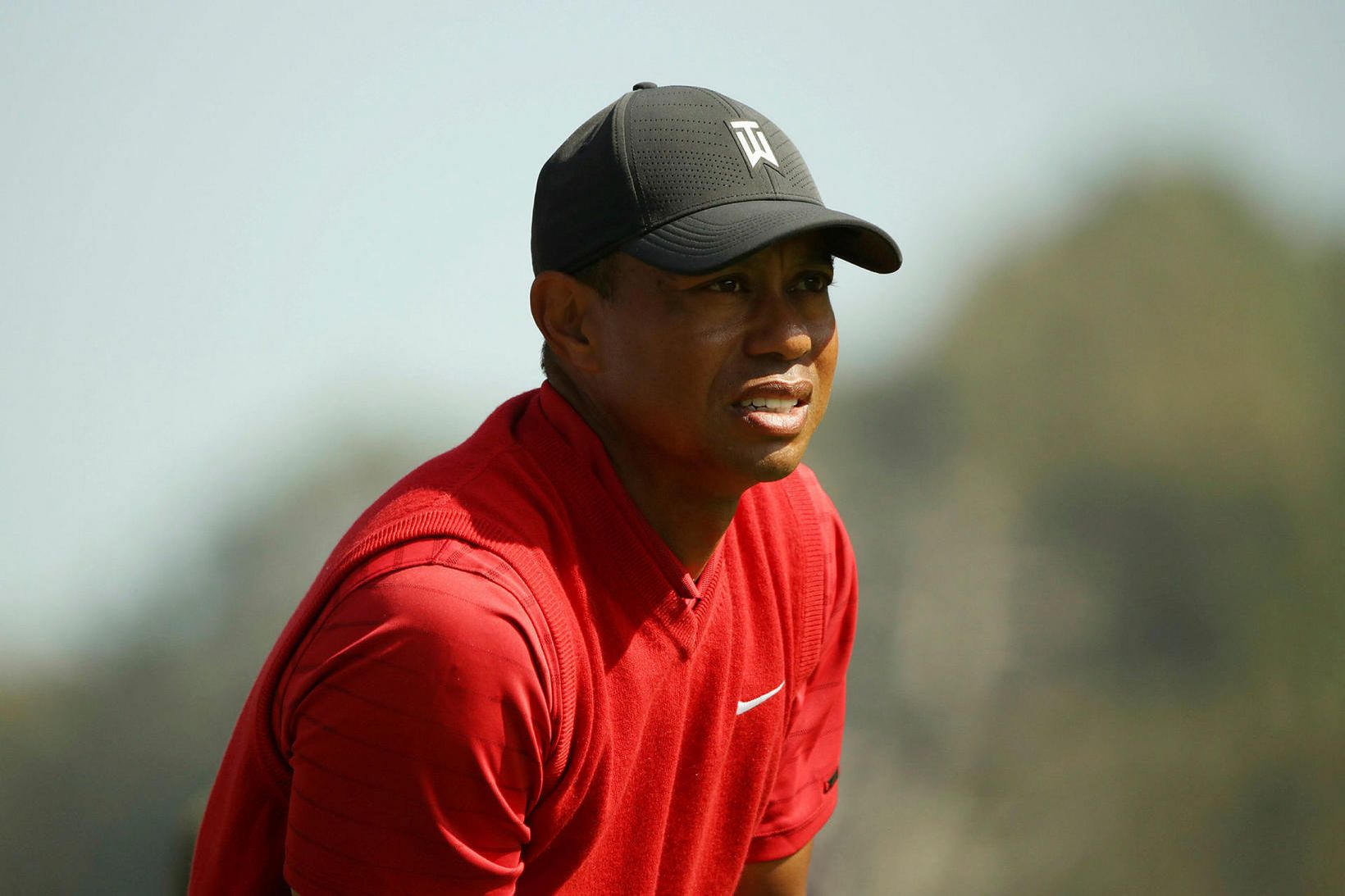 Tiger Woods bar sigur úr býtum á Masters í fyrra.